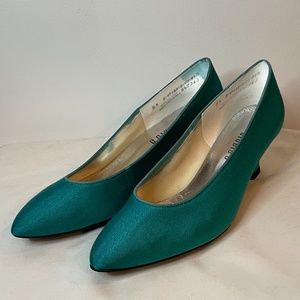 Sixties vintage Turquoise satin pump kitten heels